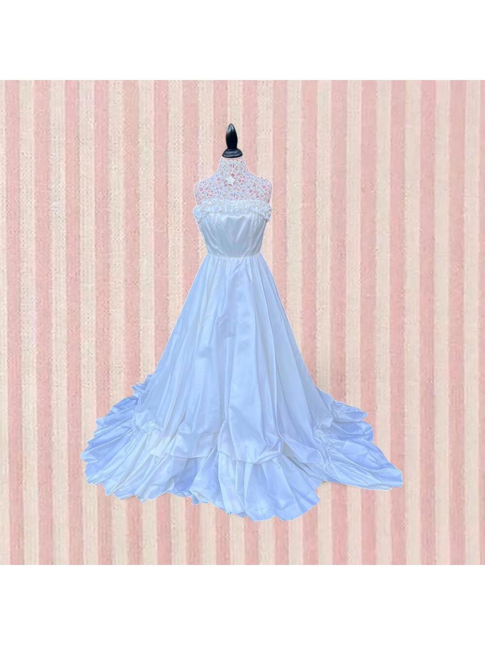 vintage strapless ruffled wedding dress